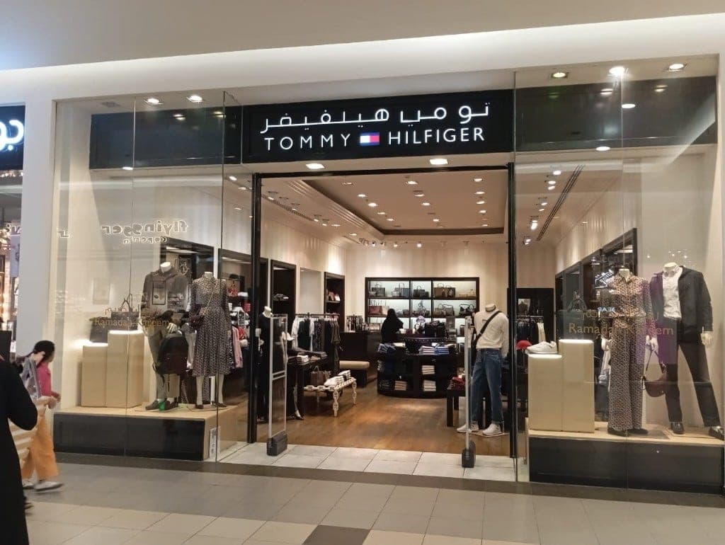 لوحة واجهة تومي هيلفيغر